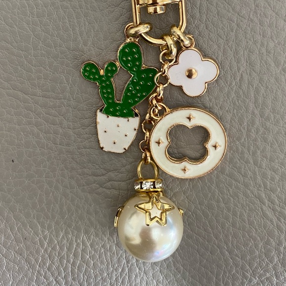Cactus faux pearl purse charm - Picture 2 of 2